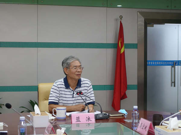 讲授专题党课.png