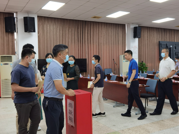 南湾街道开展广东扶贫济困日活动2.jpg