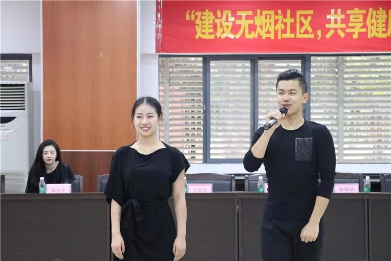 右：钟迪麒老师  左：刘晨老师