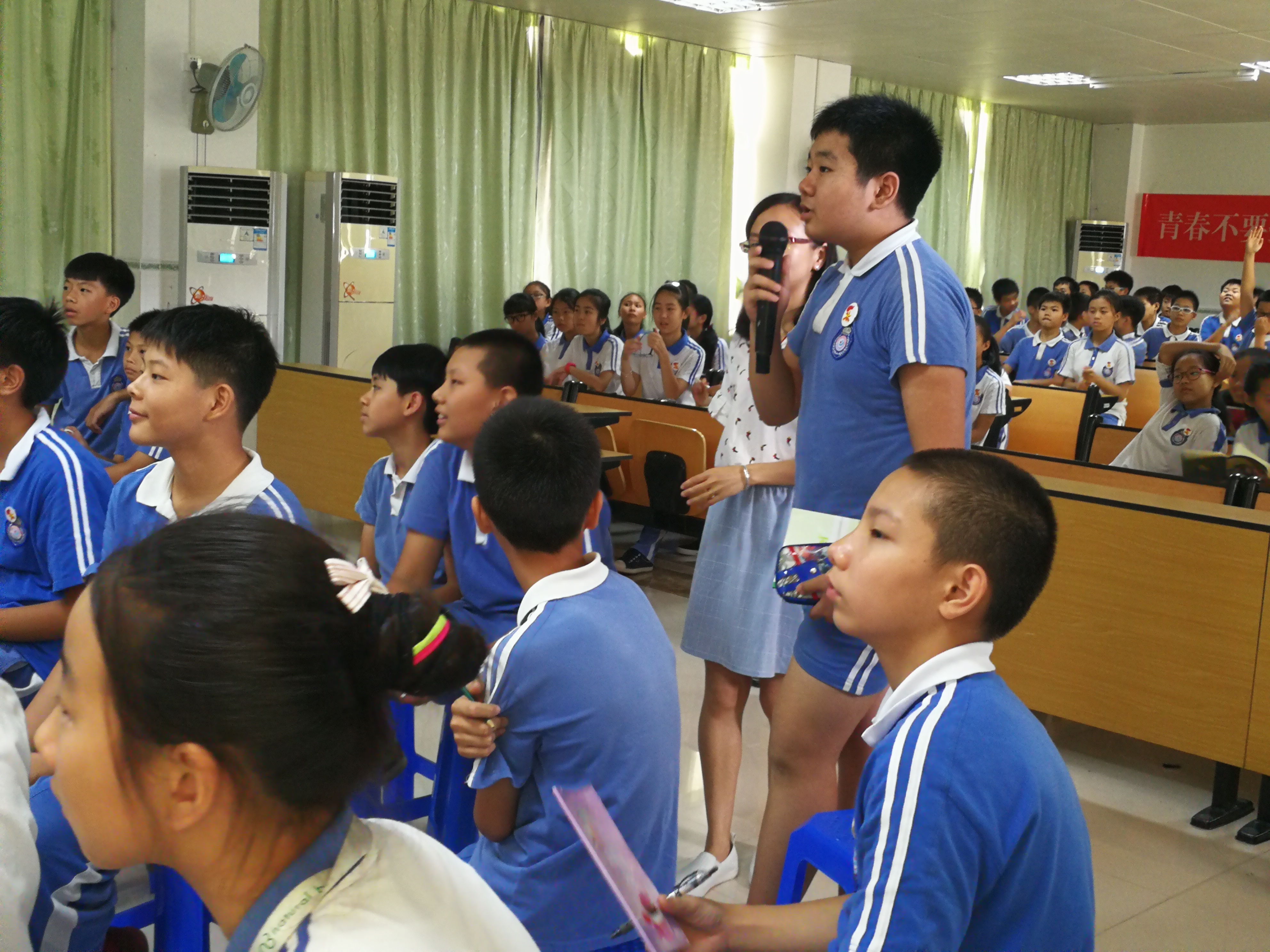 学生回答问题