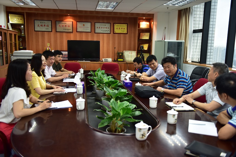 图为在福田区审计局座谈交流