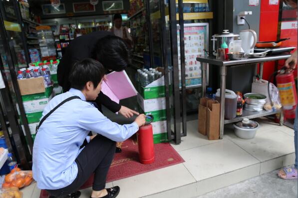 检查灭火器