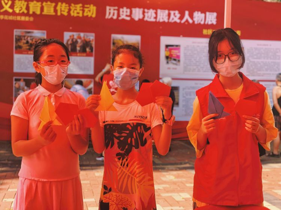 折纸游戏“爱国心和手榴弹”2.jpg