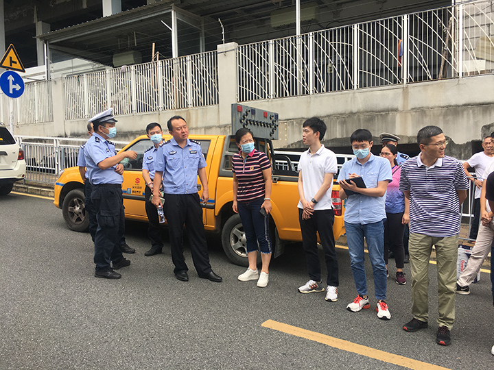 深圳市交通运输局龙岗管理局开展南湾及平湖片区交通治堵治患工作.jpg