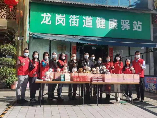 向一线防疫人员送汤圆.jpg