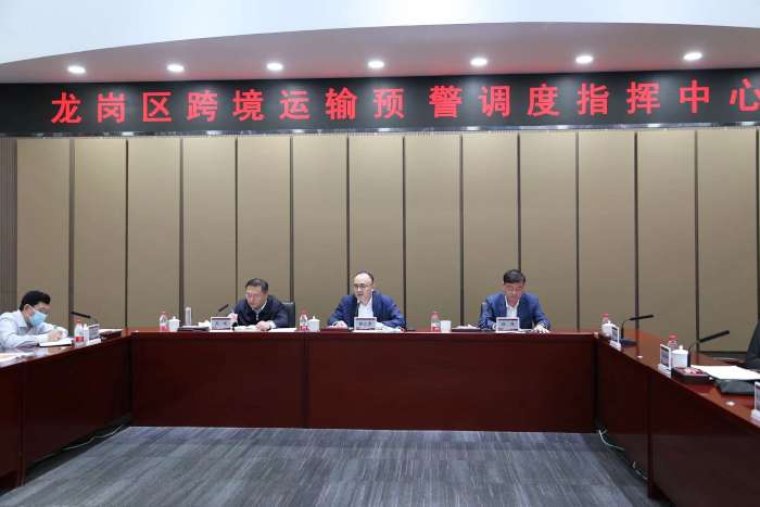 深圳市交通运输局立清局长赴龙岗调研深港跨境运输集中接驳运行情况.jpg