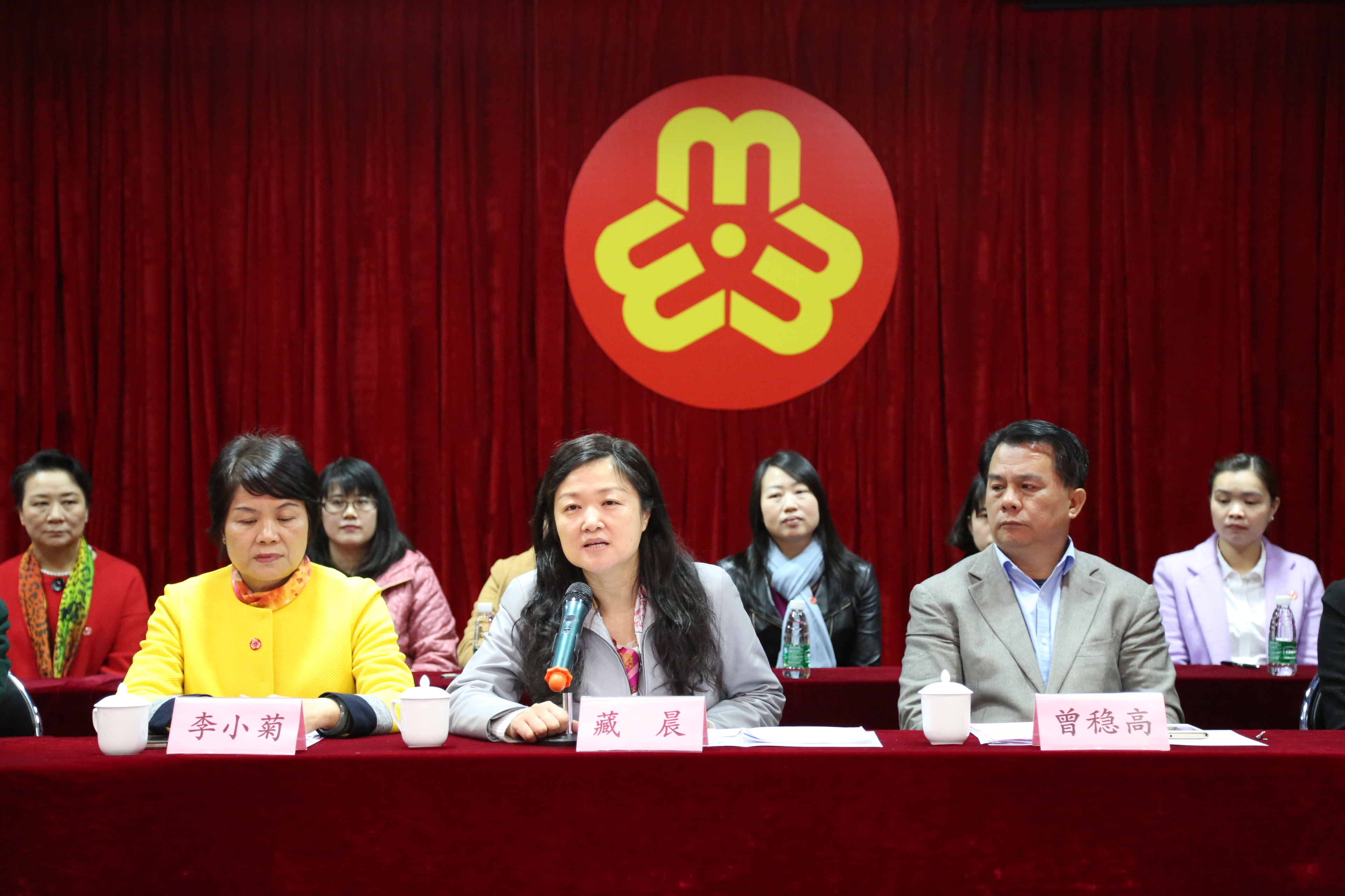 我去首个社区妇联四季花城社区妇联选举现场