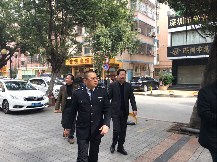 一步一个脚印   全面巡查每家商户