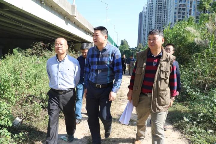 中海怡美山庄、天颂雅苑与平盐铁路间空地