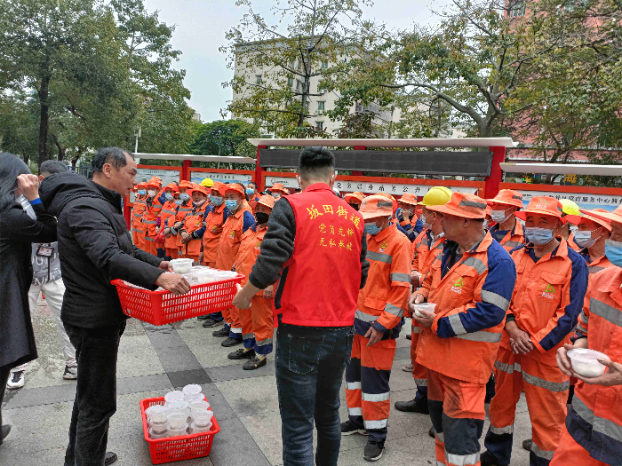 派发汤圆3.jpg