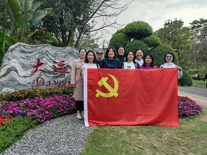 龙岗管理局组织女职工开展绿道行走活动.png