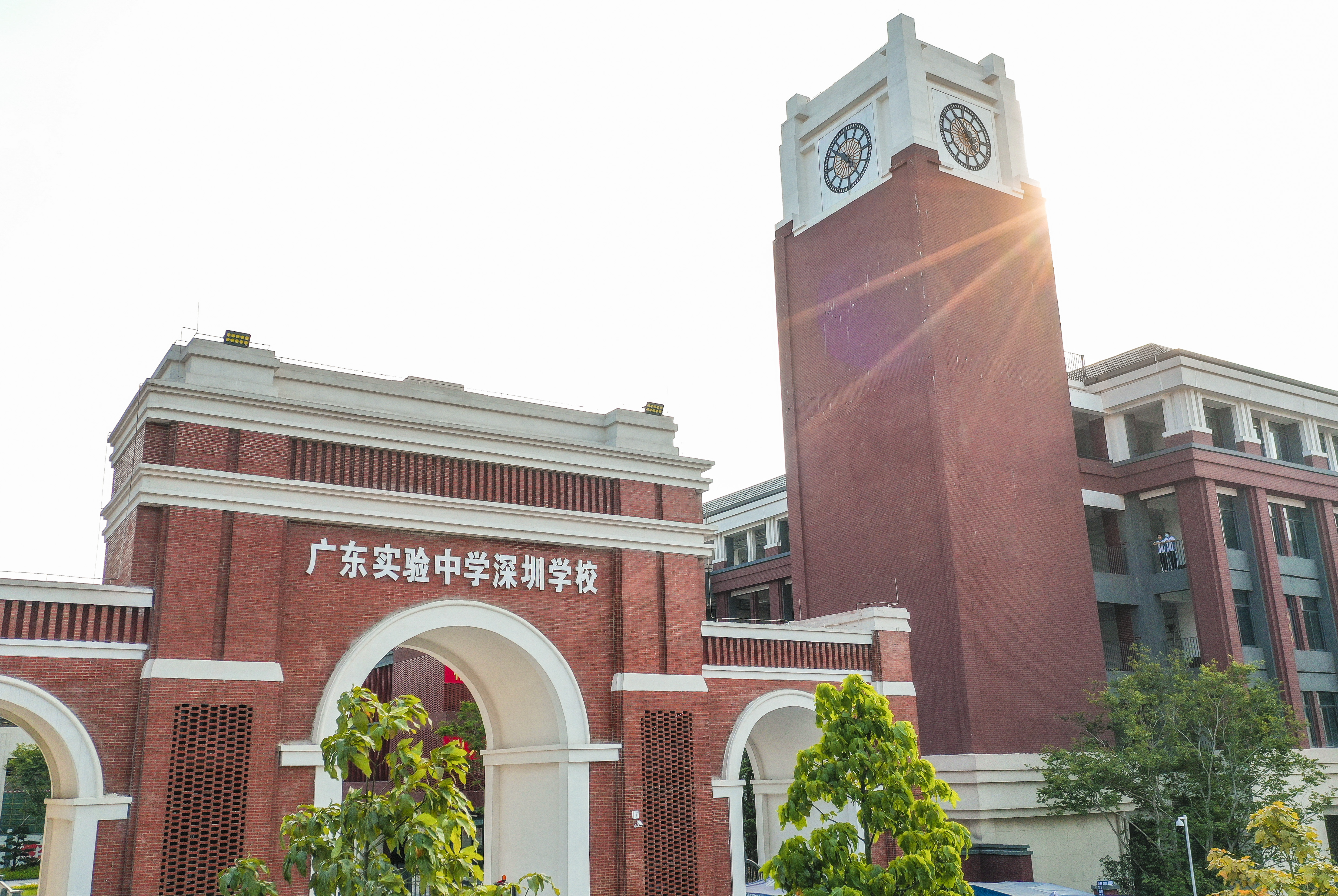 운집한 명문 학교