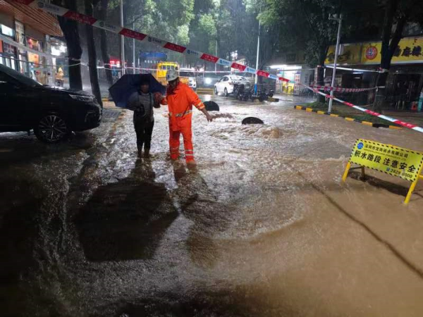 20230908深圳突降极端特大暴雨！龙岗排水公司积极应对-图片2.png