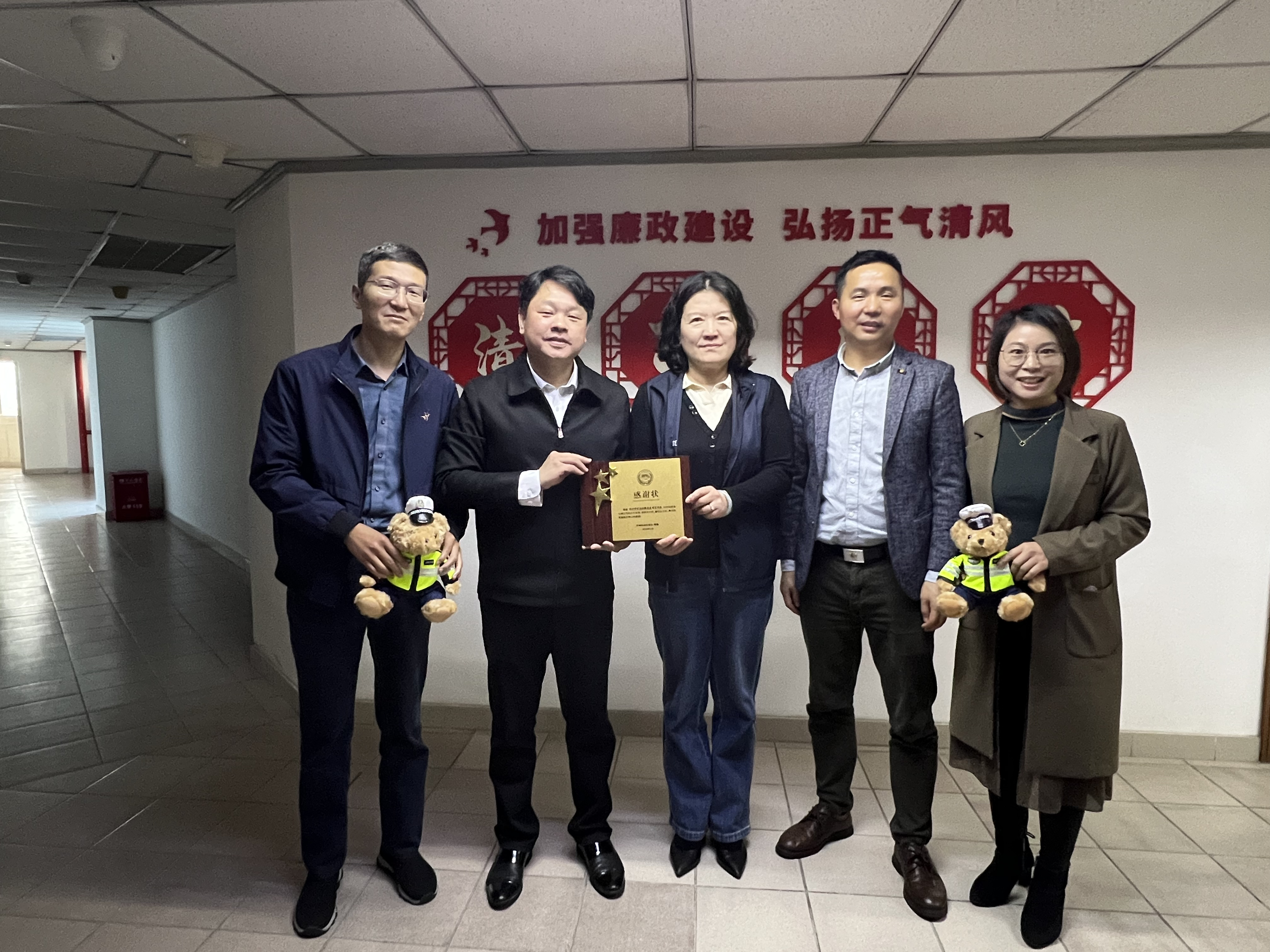 坪地街道为市交通运输局龙岗管理局送来感谢状.png