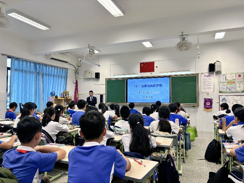 公益律师进道法课堂2.jpg