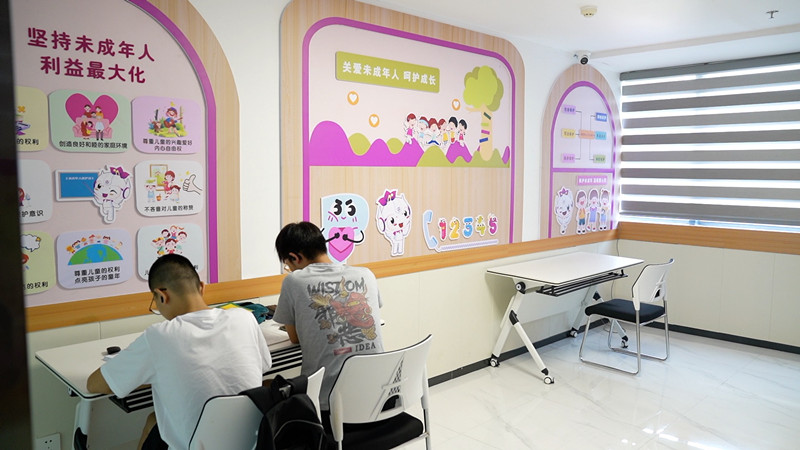 龙岗街道未成年人保护工作站02.jpg