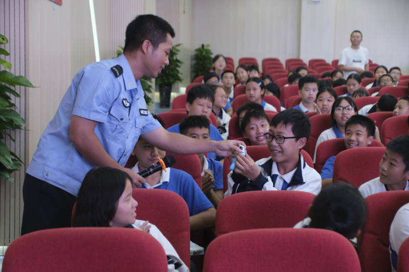 主力学校普法宣传3.jpg